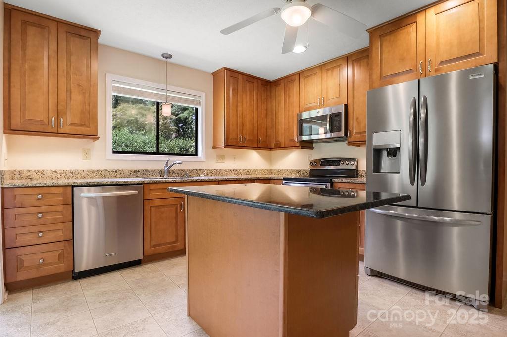 Hendersonville, North Carolina 28792, United States, 3 Bedrooms Bedrooms, ,2 BathroomsBathrooms,Residential,Active,191759