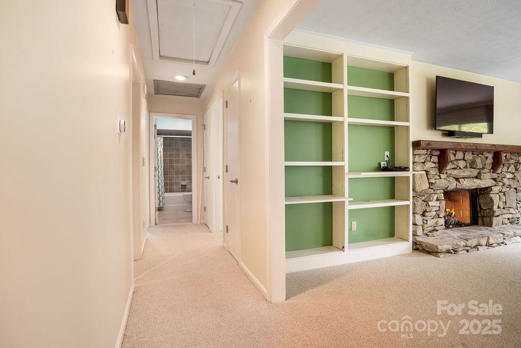 Hendersonville, North Carolina 28792, United States, 3 Bedrooms Bedrooms, ,2 BathroomsBathrooms,Residential,Active,191759