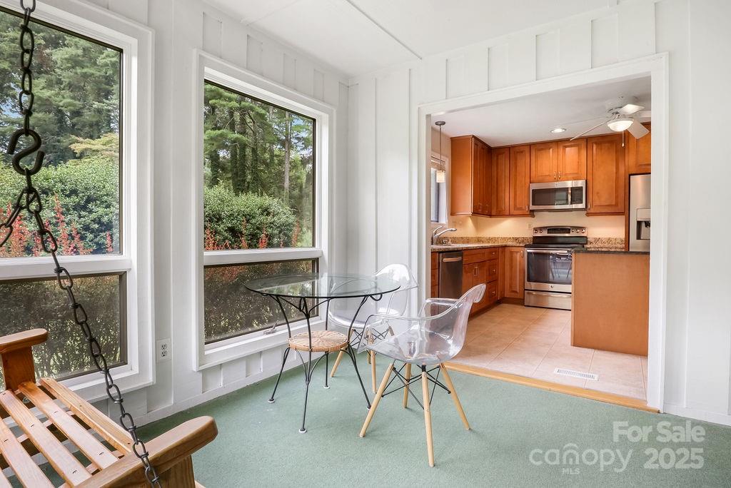 Hendersonville, North Carolina 28792, United States, 3 Bedrooms Bedrooms, ,2 BathroomsBathrooms,Residential,Active,191759