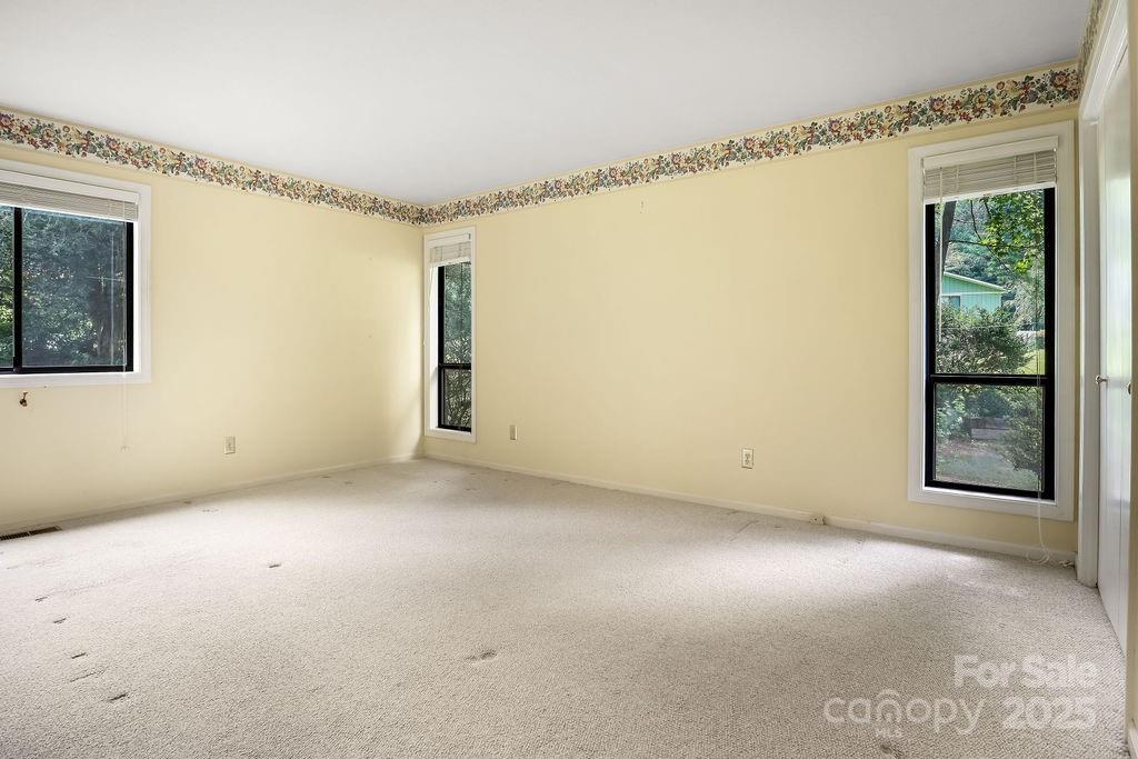 Hendersonville, North Carolina 28792, United States, 3 Bedrooms Bedrooms, ,2 BathroomsBathrooms,Residential,Active,191759