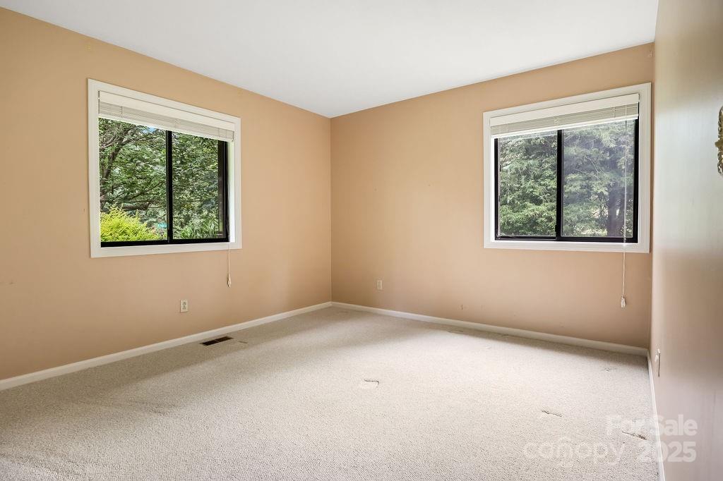 Hendersonville, North Carolina 28792, United States, 3 Bedrooms Bedrooms, ,2 BathroomsBathrooms,Residential,Active,191759