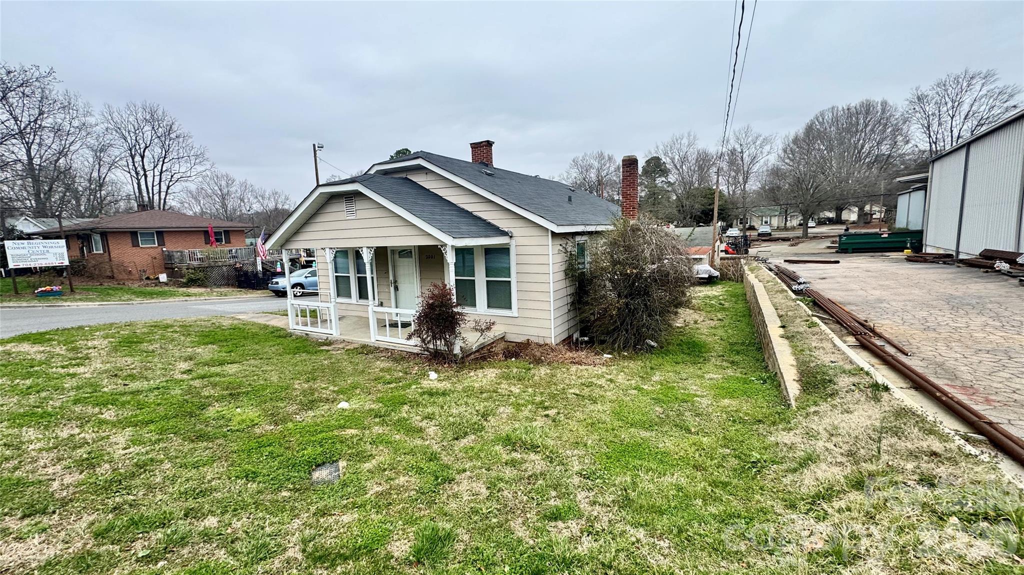 Main image without alt text