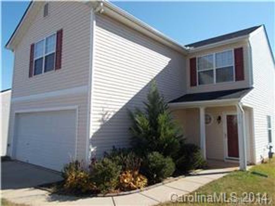 Nice open floor plan , freshly painted 3 bedroom  home in Riverview! Built in 2007 , 2.5 baths and attached garage. Perfect location just off Interstate 85 easy commuter location , established community , low dues! Home Warranty included! Come and see!