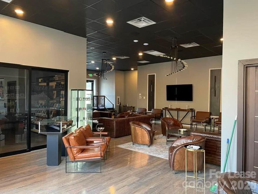 One of kind show place
Cigar Bar and Lounge ready to go.
Center of Downtown Historic Gastonia
1 mile from I85
