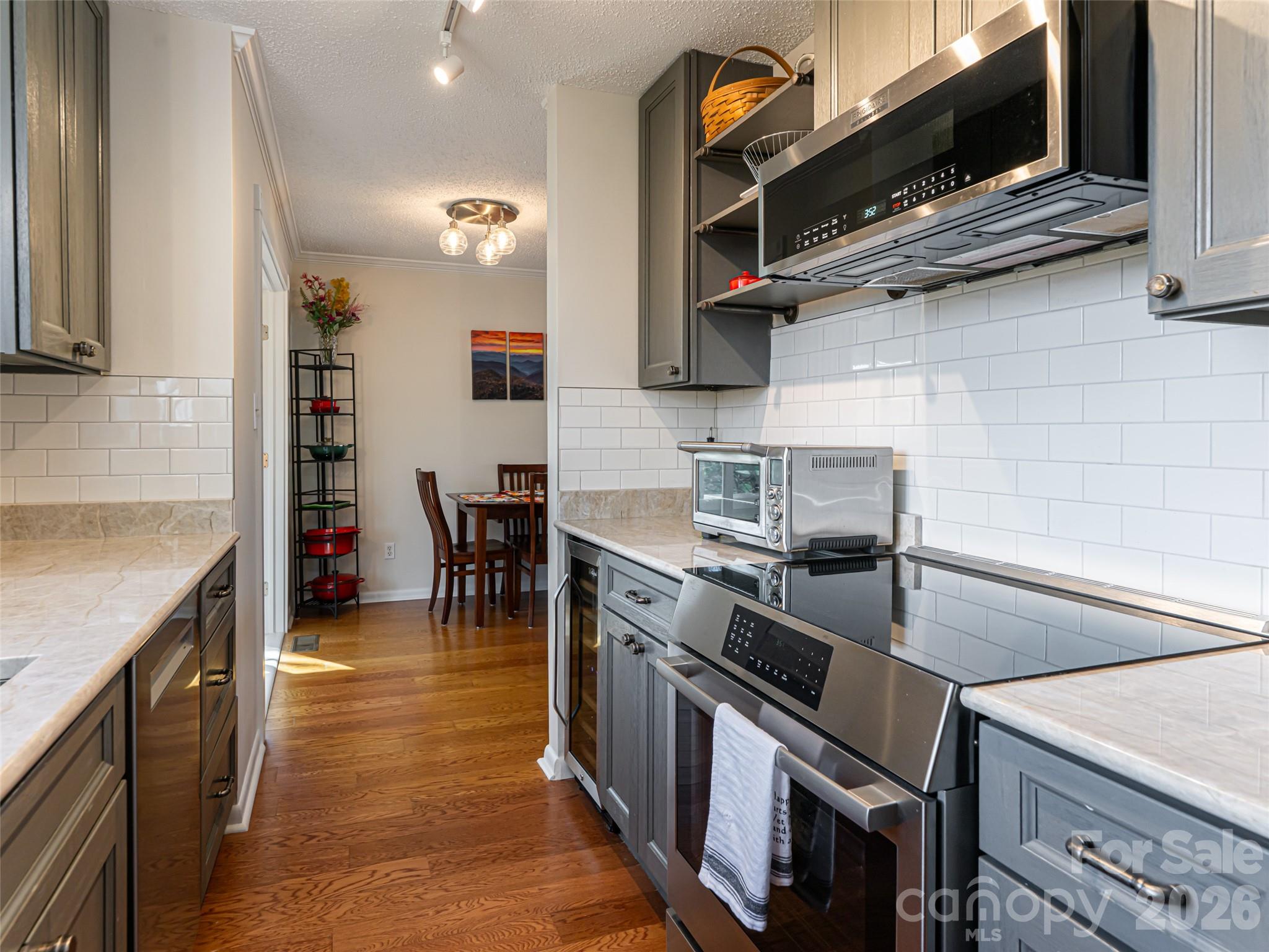 The Lynx Condominium - Residential