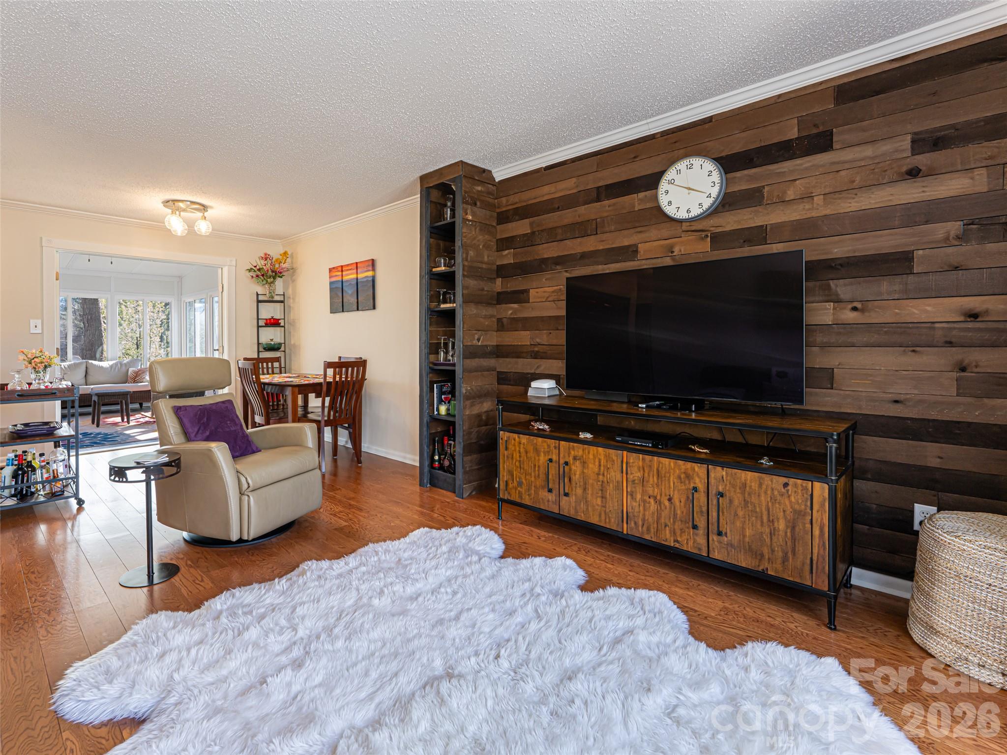 The Lynx Condominium - Residential