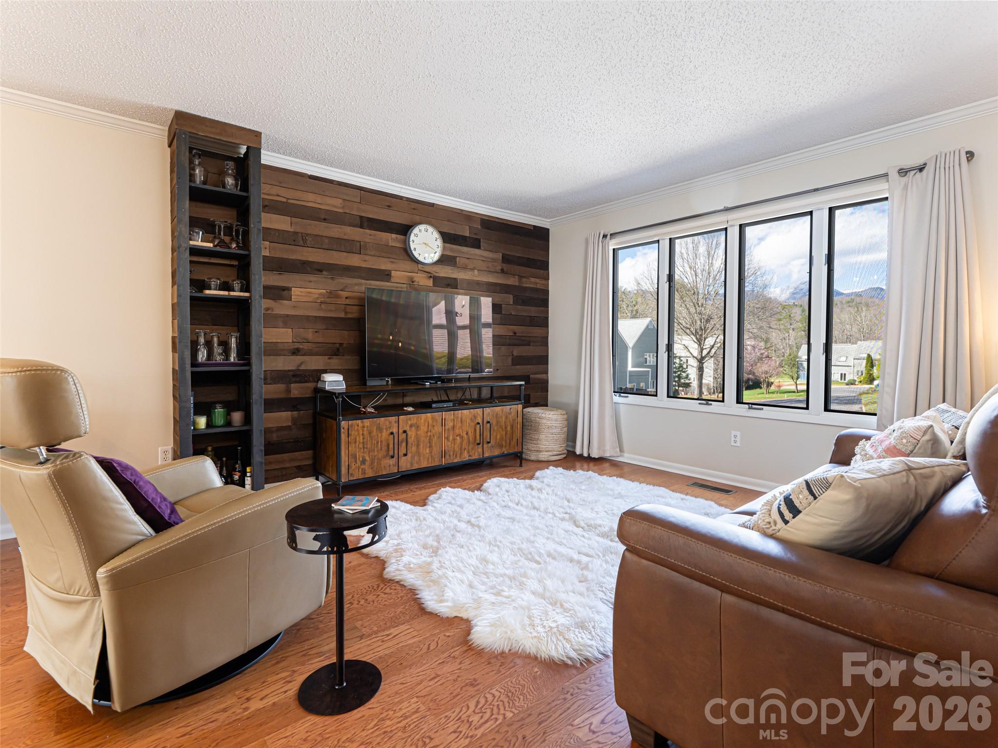 The Lynx Condominium - Residential