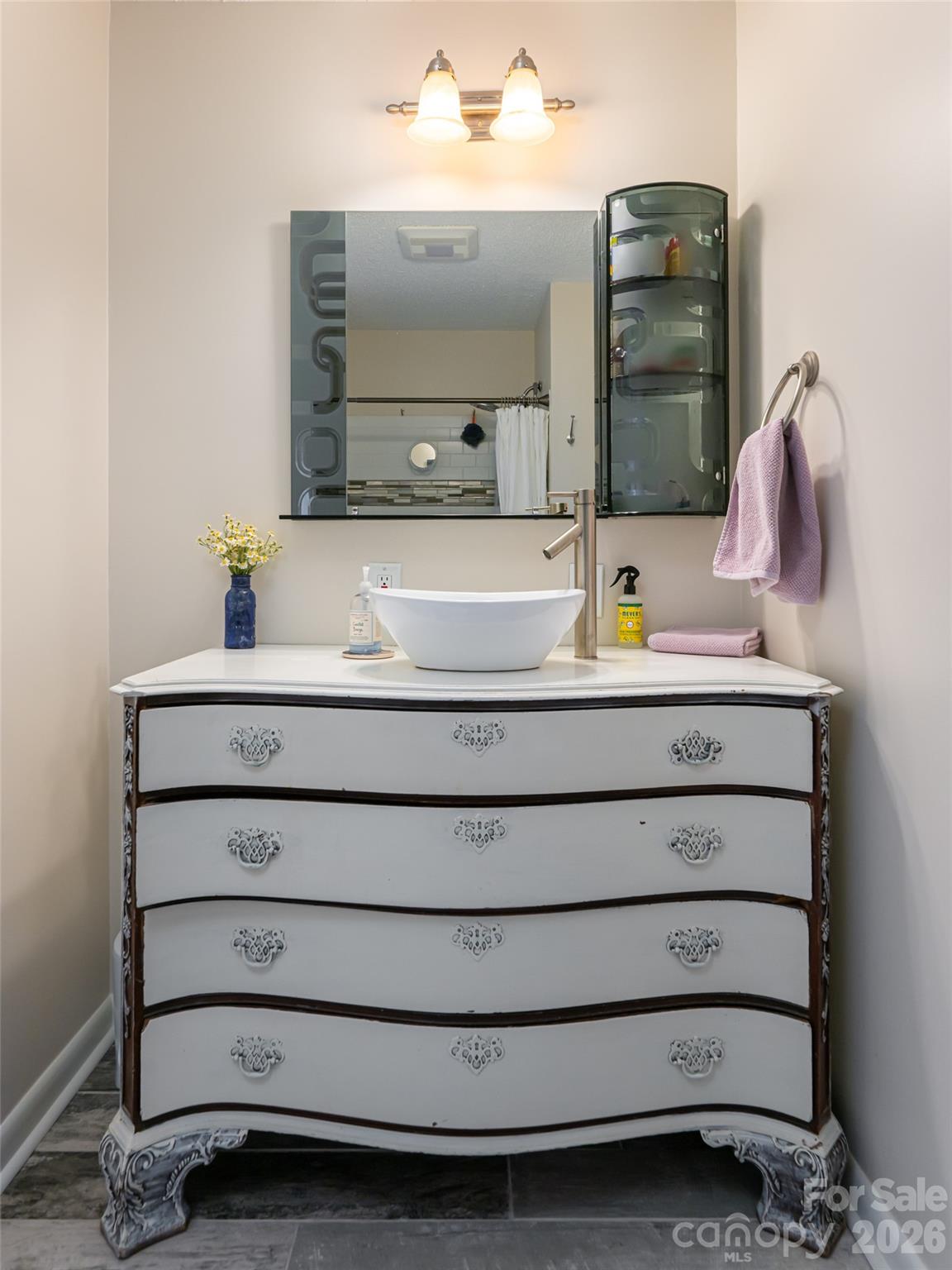 The Lynx Condominium - Residential