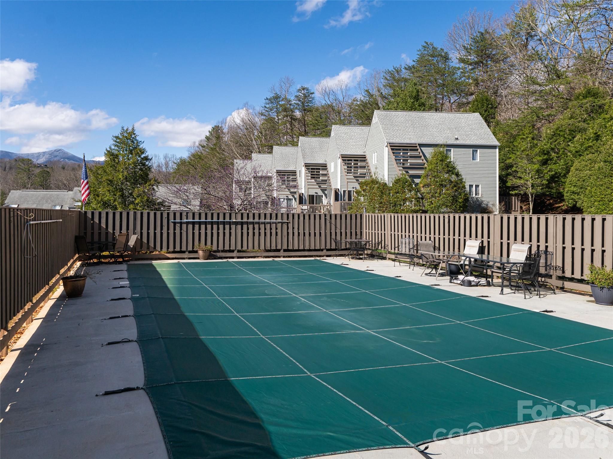 The Lynx Condominium - Residential