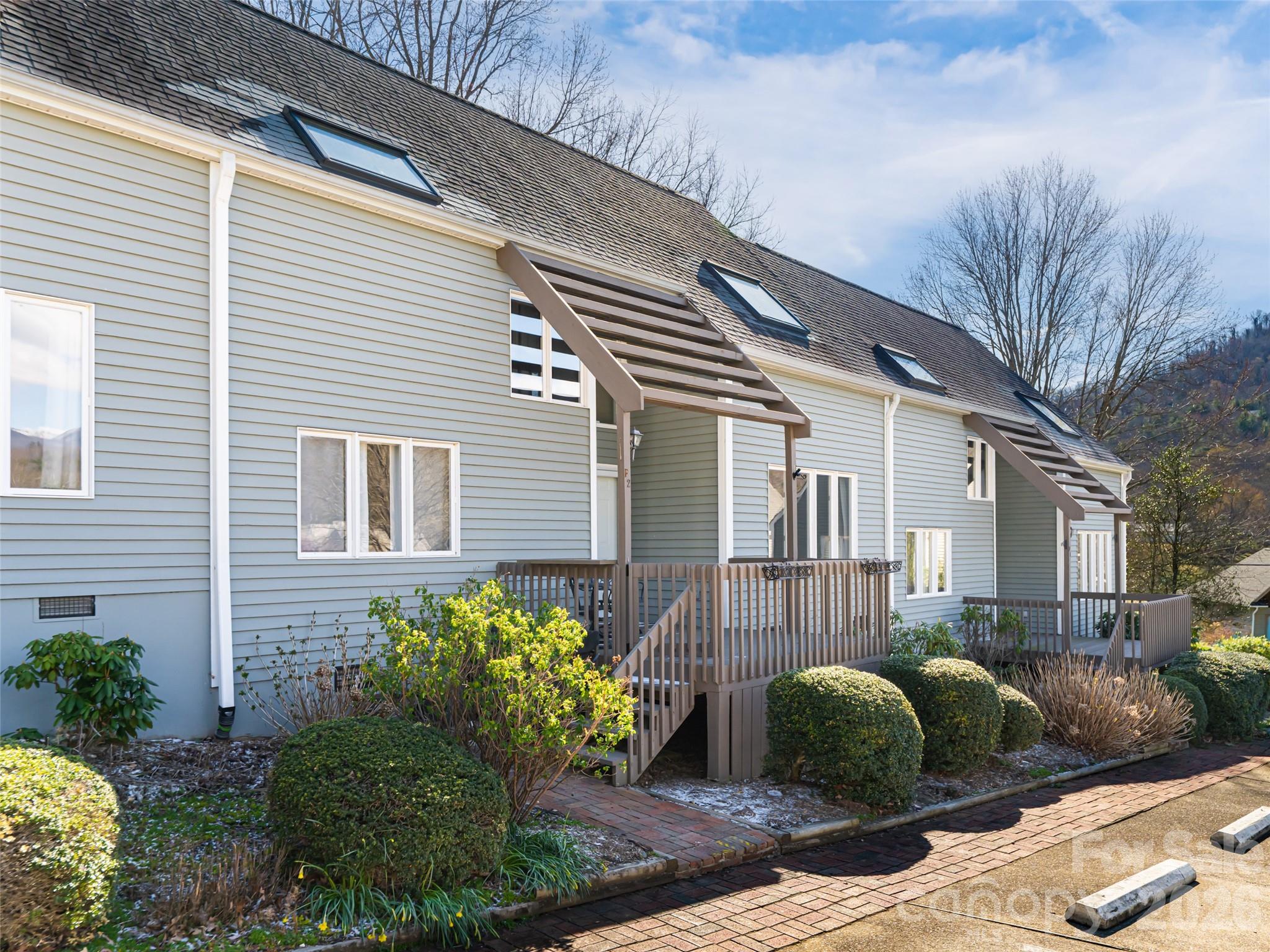 The Lynx Condominium - Residential