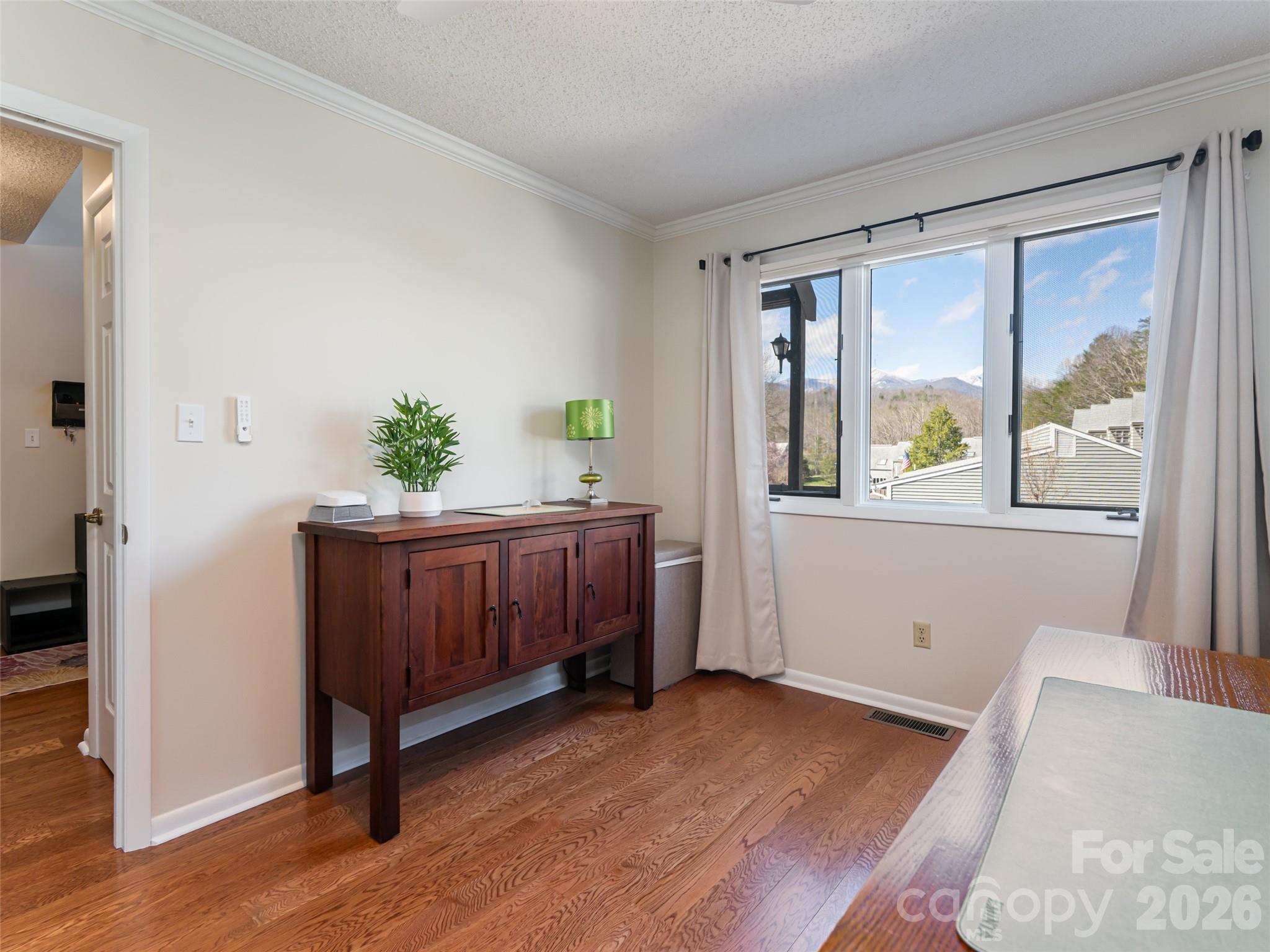 The Lynx Condominium - Residential