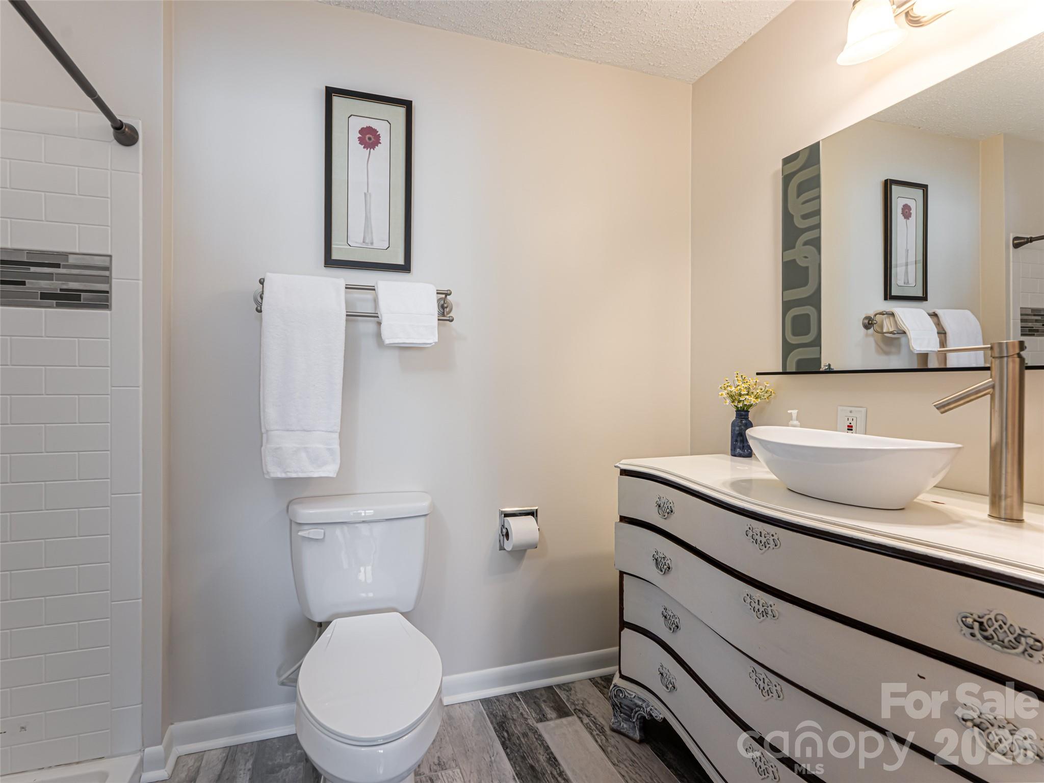 The Lynx Condominium - Residential