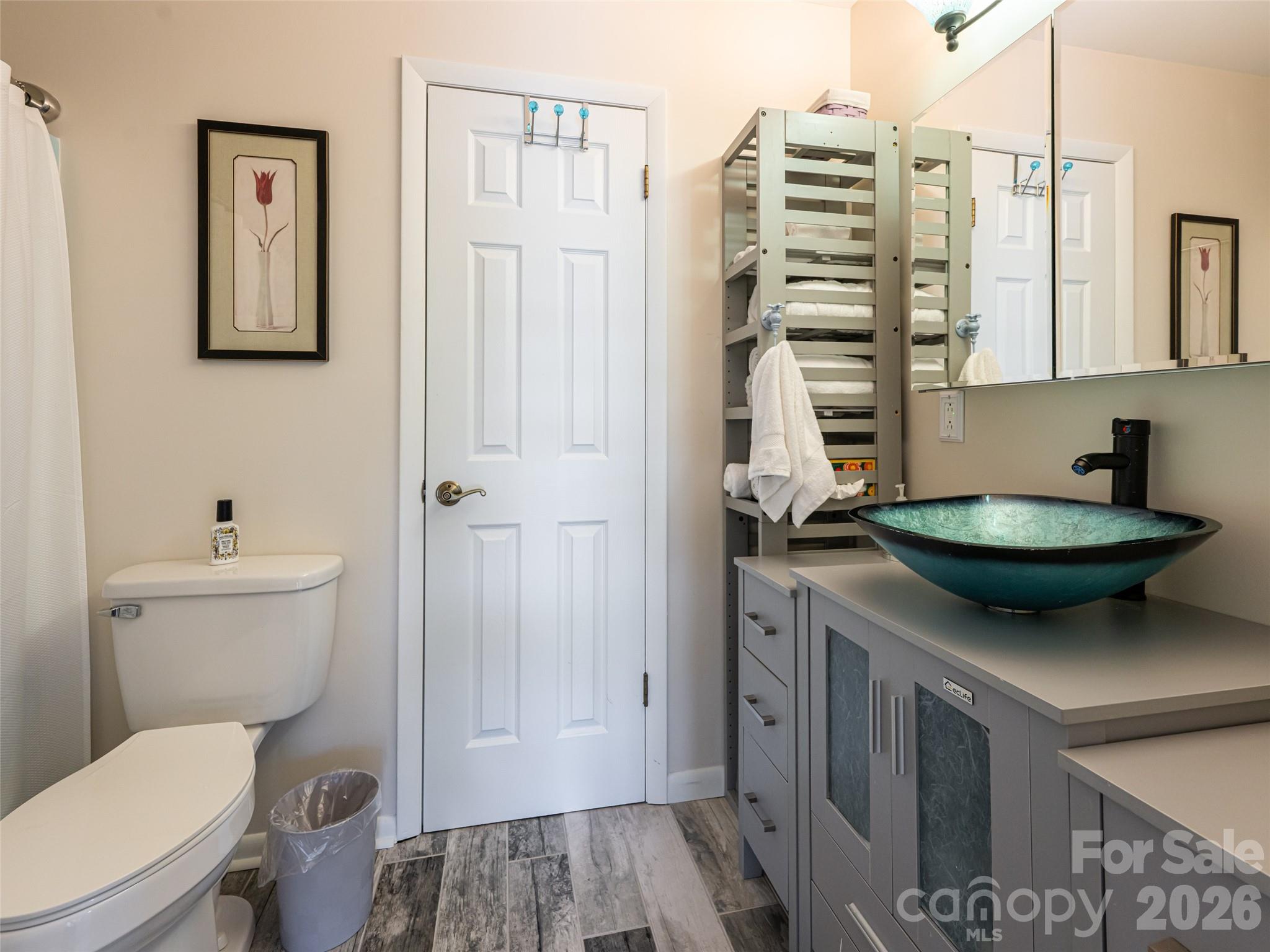 The Lynx Condominium - Residential