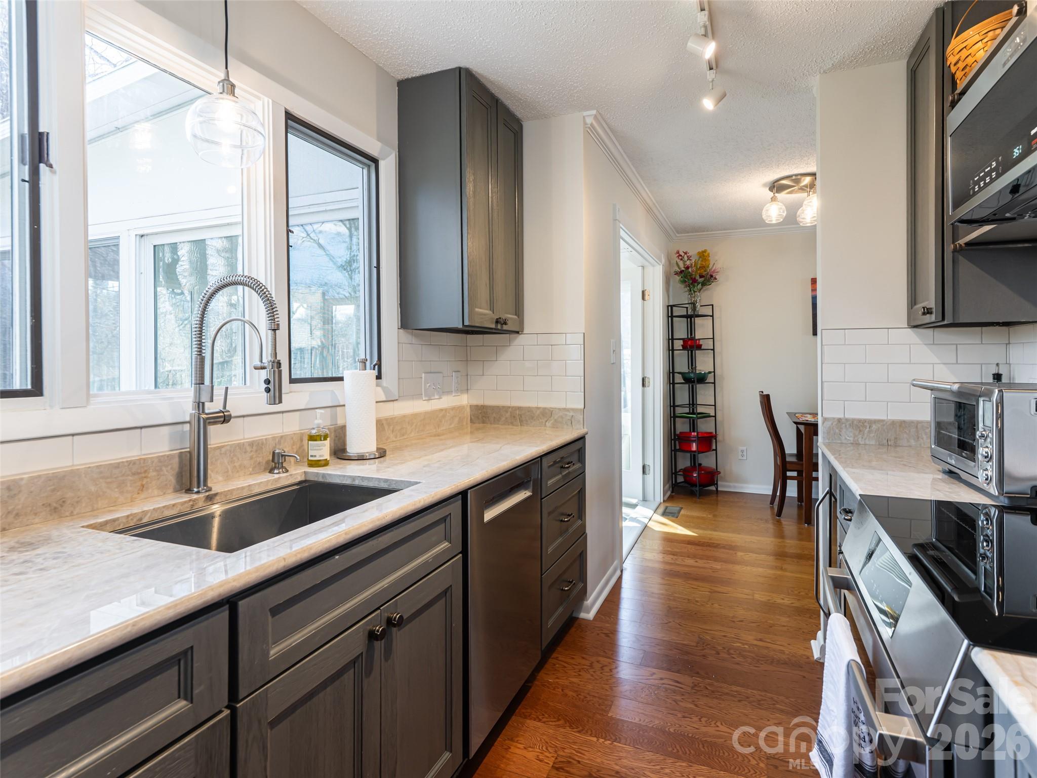 The Lynx Condominium - Residential