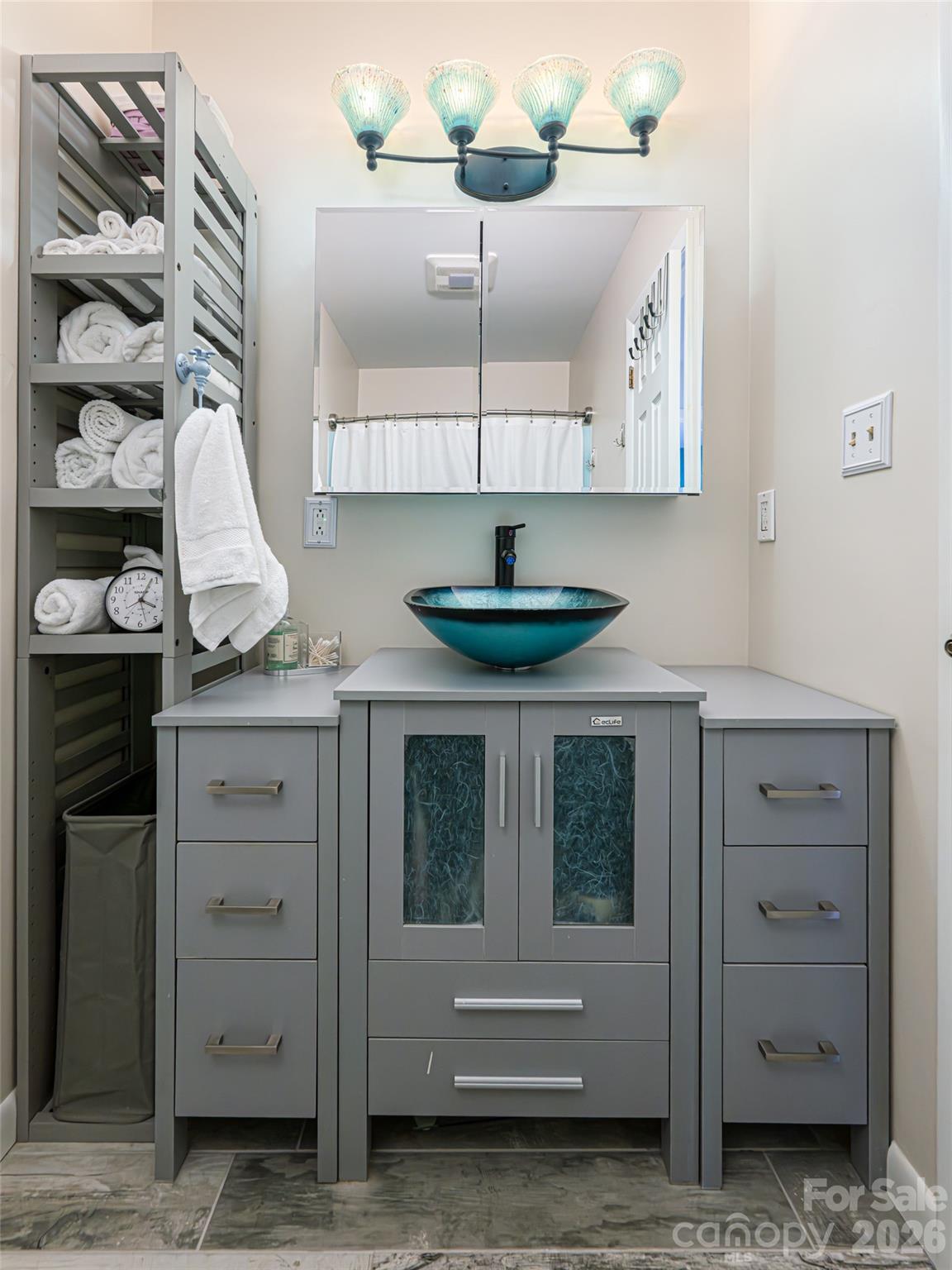 The Lynx Condominium - Residential