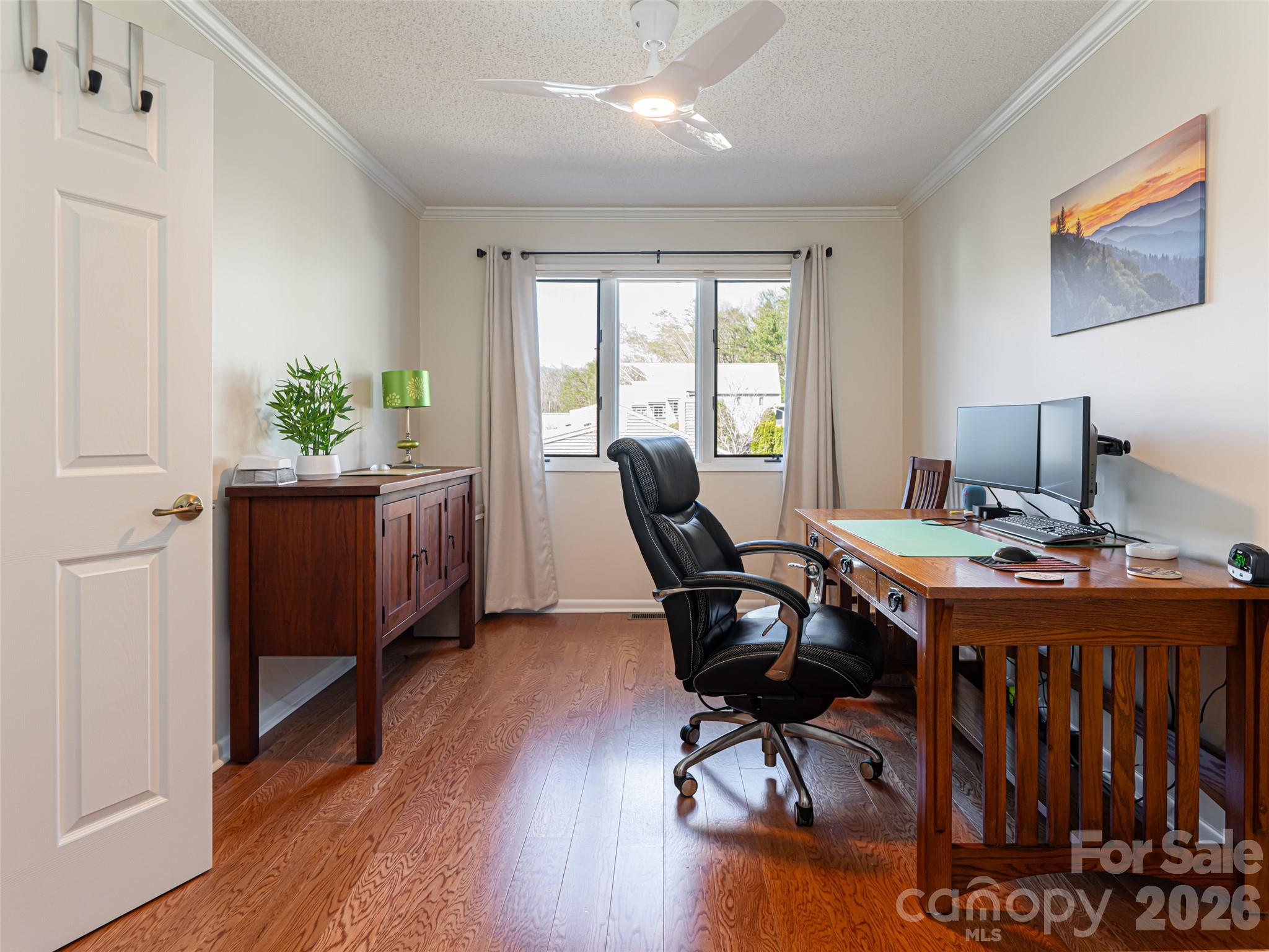 The Lynx Condominium - Residential