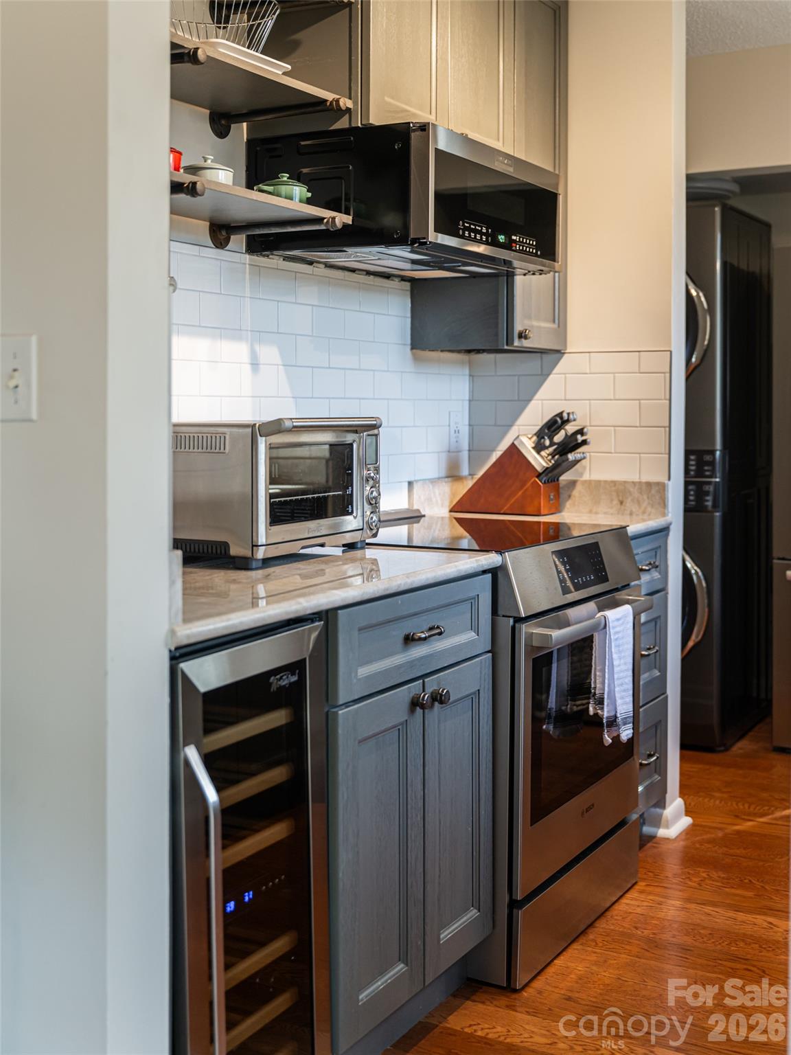 The Lynx Condominium - Residential