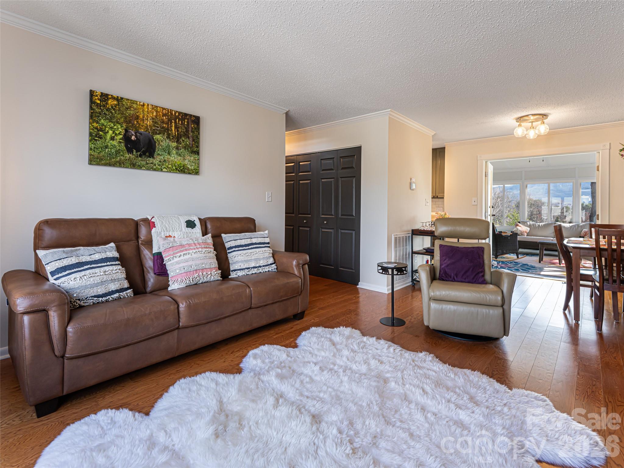 The Lynx Condominium - Residential