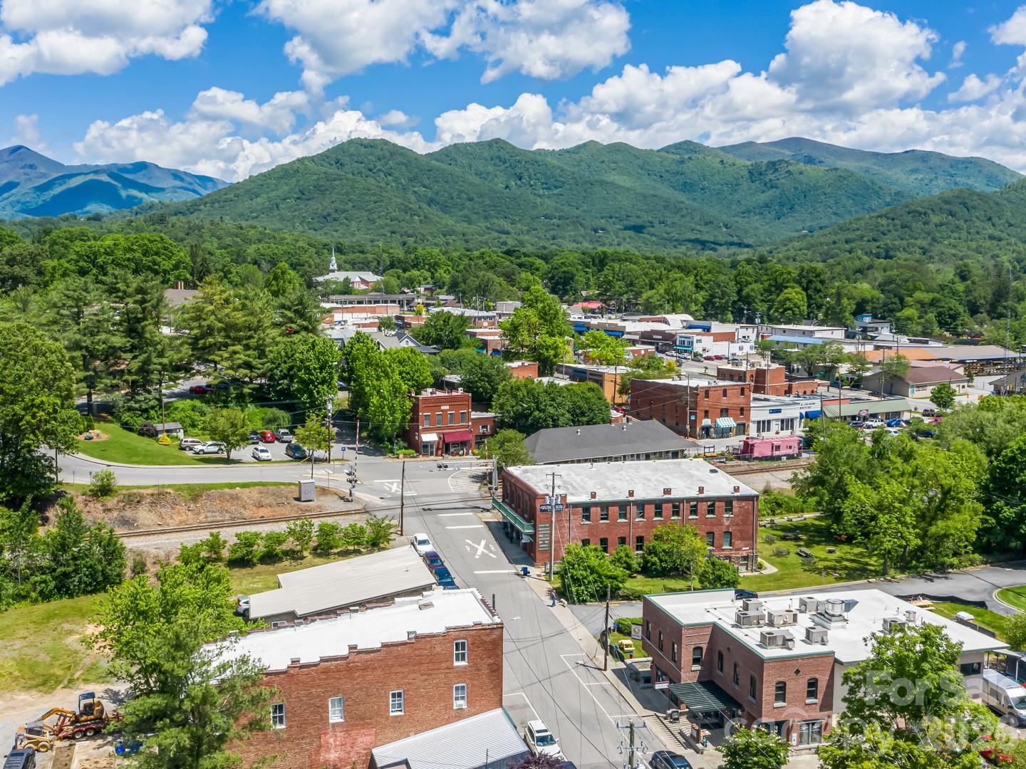 The Lynx Condominium - Residential