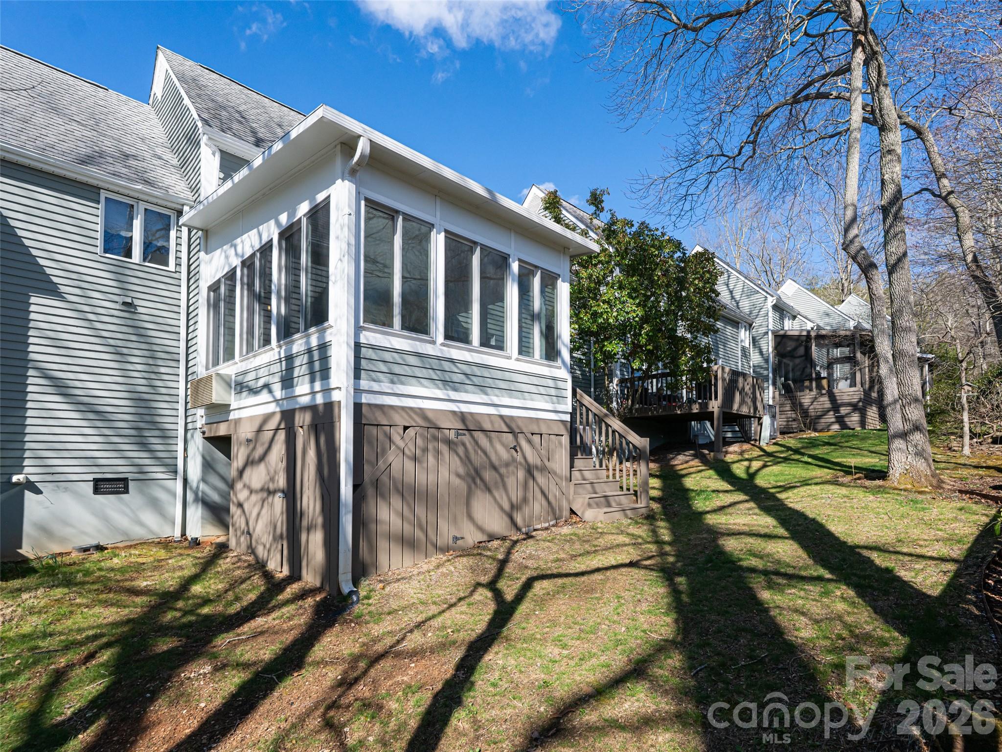 The Lynx Condominium - Residential