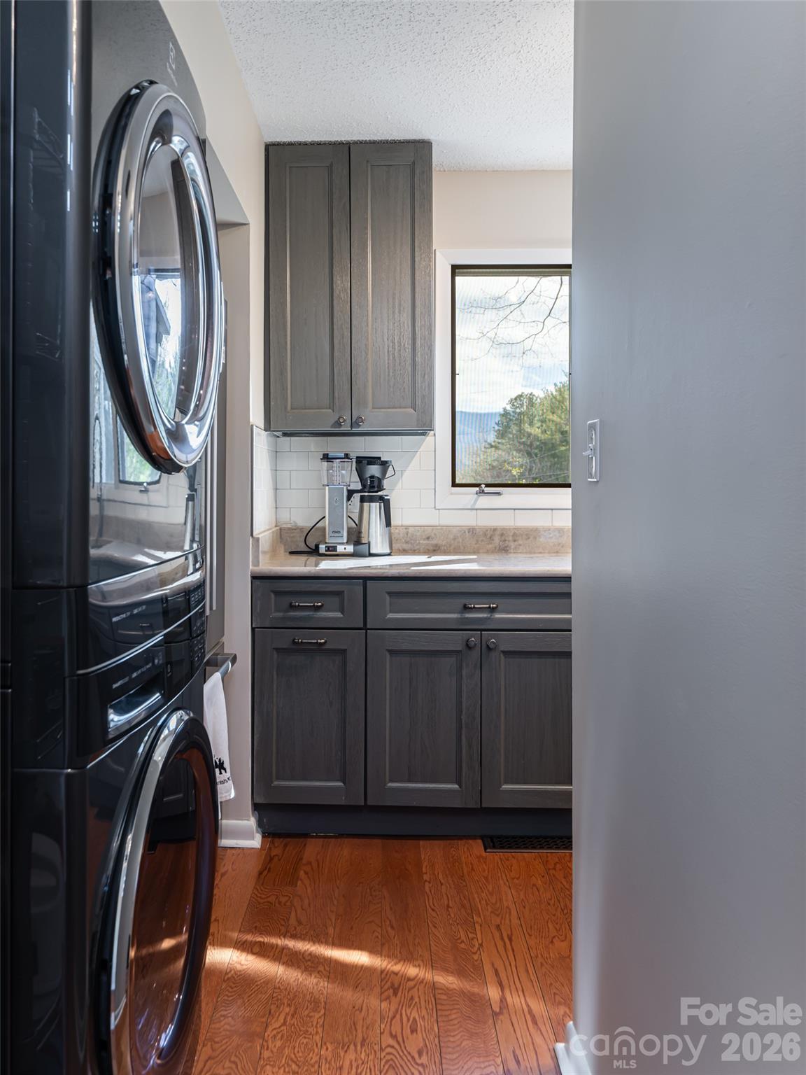 The Lynx Condominium - Residential