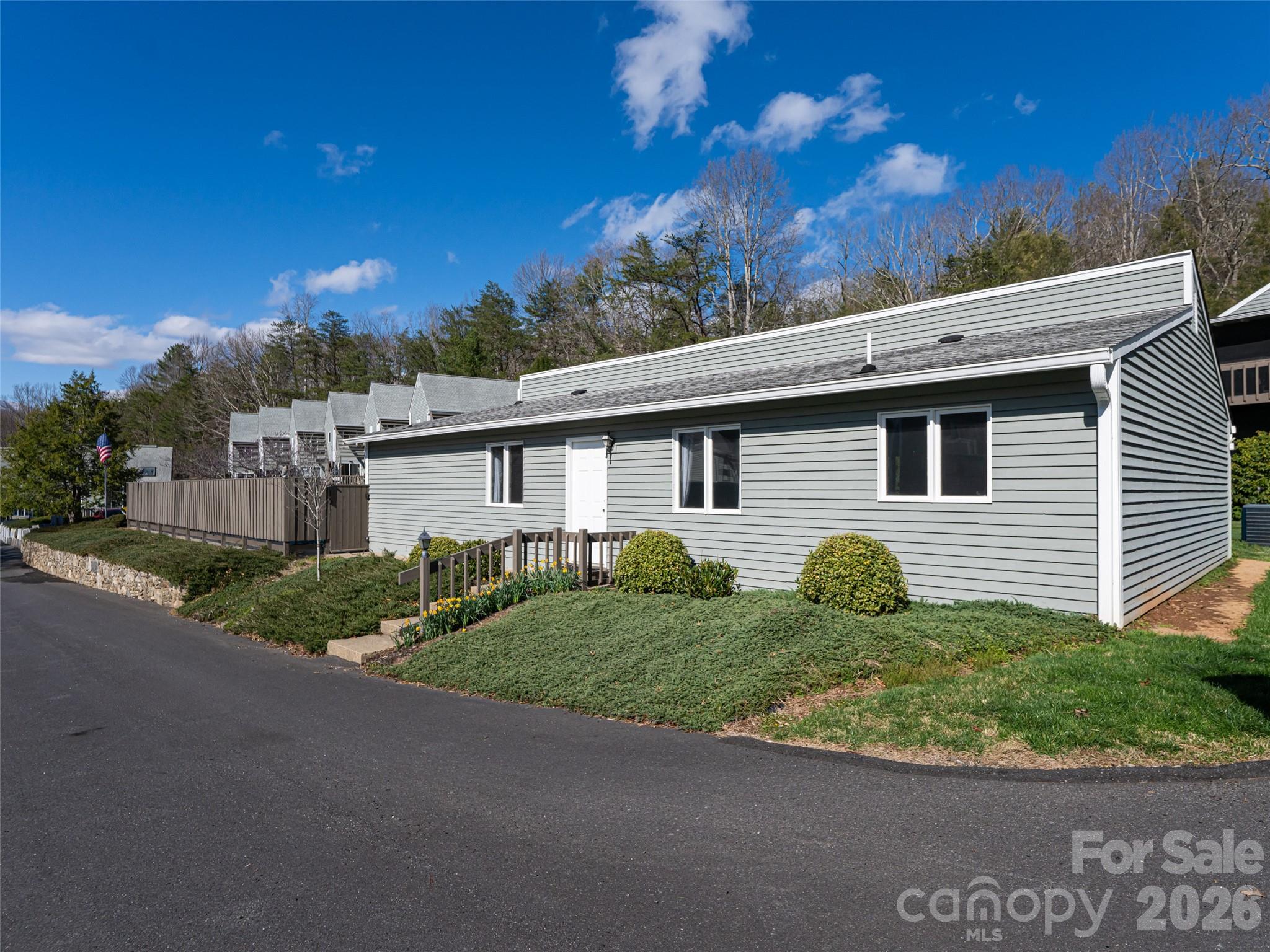 The Lynx Condominium - Residential