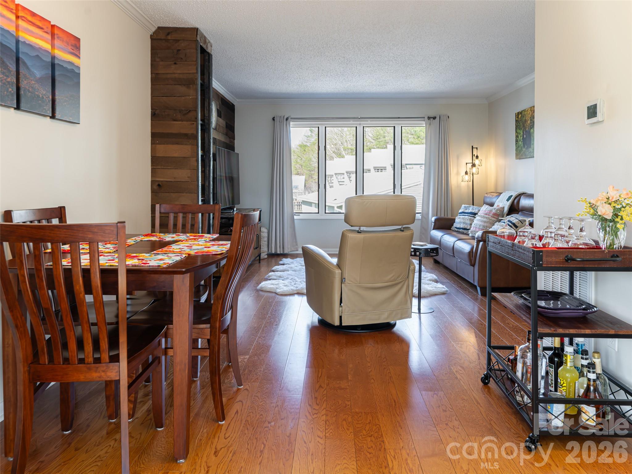 The Lynx Condominium - Residential