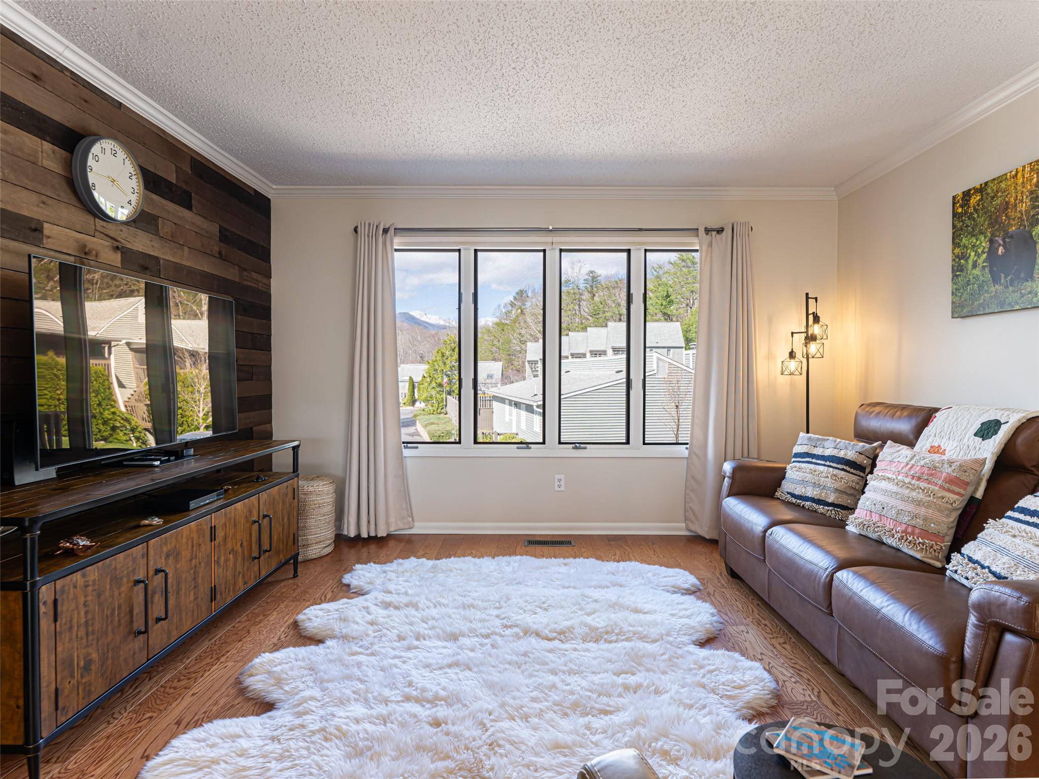 The Lynx Condominium - Residential