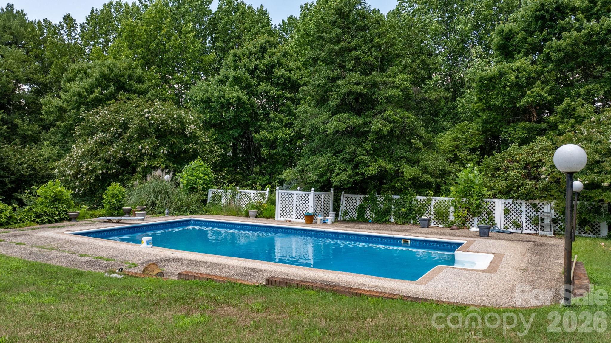 1335 36th Avenue Drive NE 20-27/D