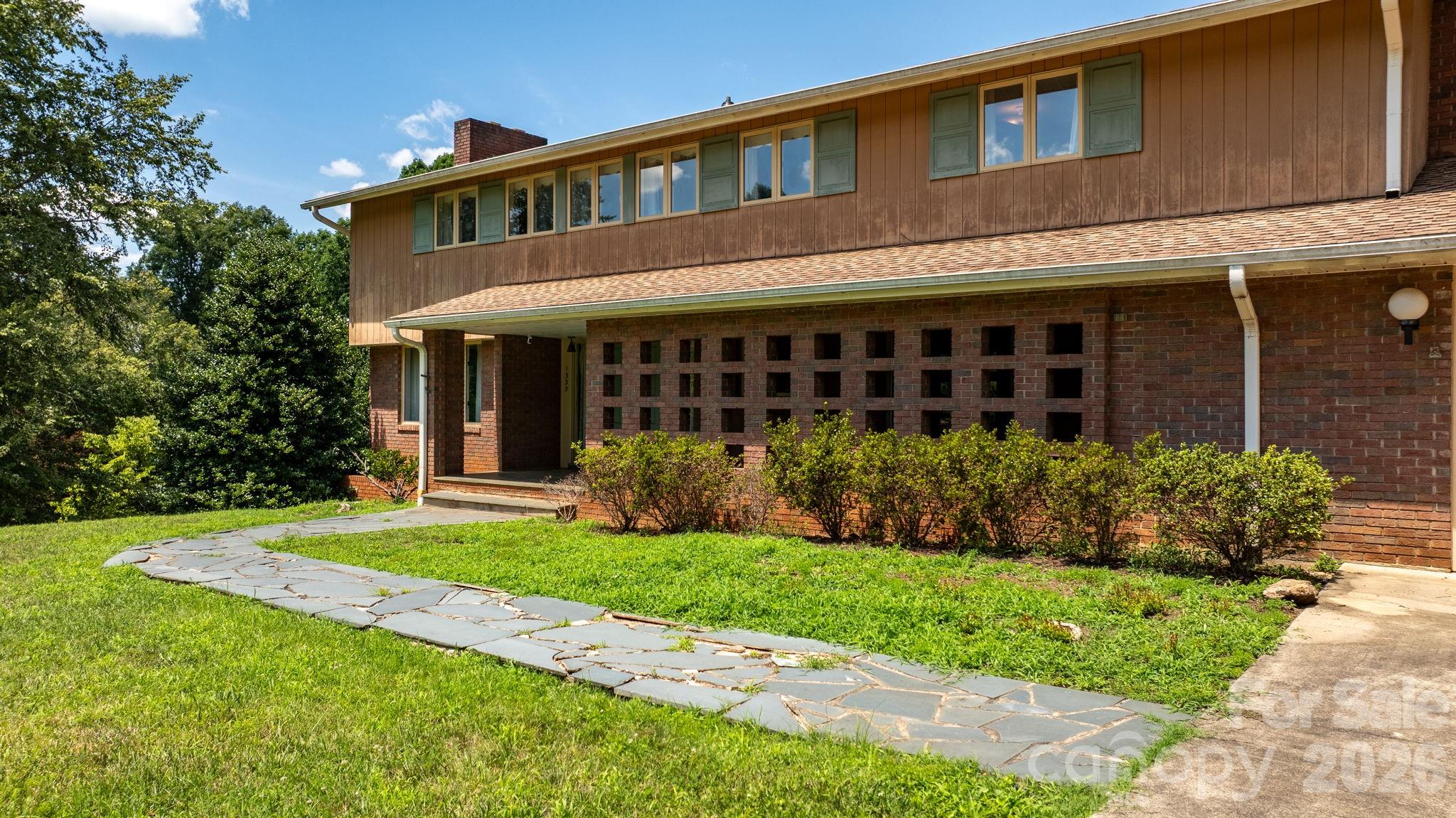 1335 36th Avenue Drive NE 20-27/D