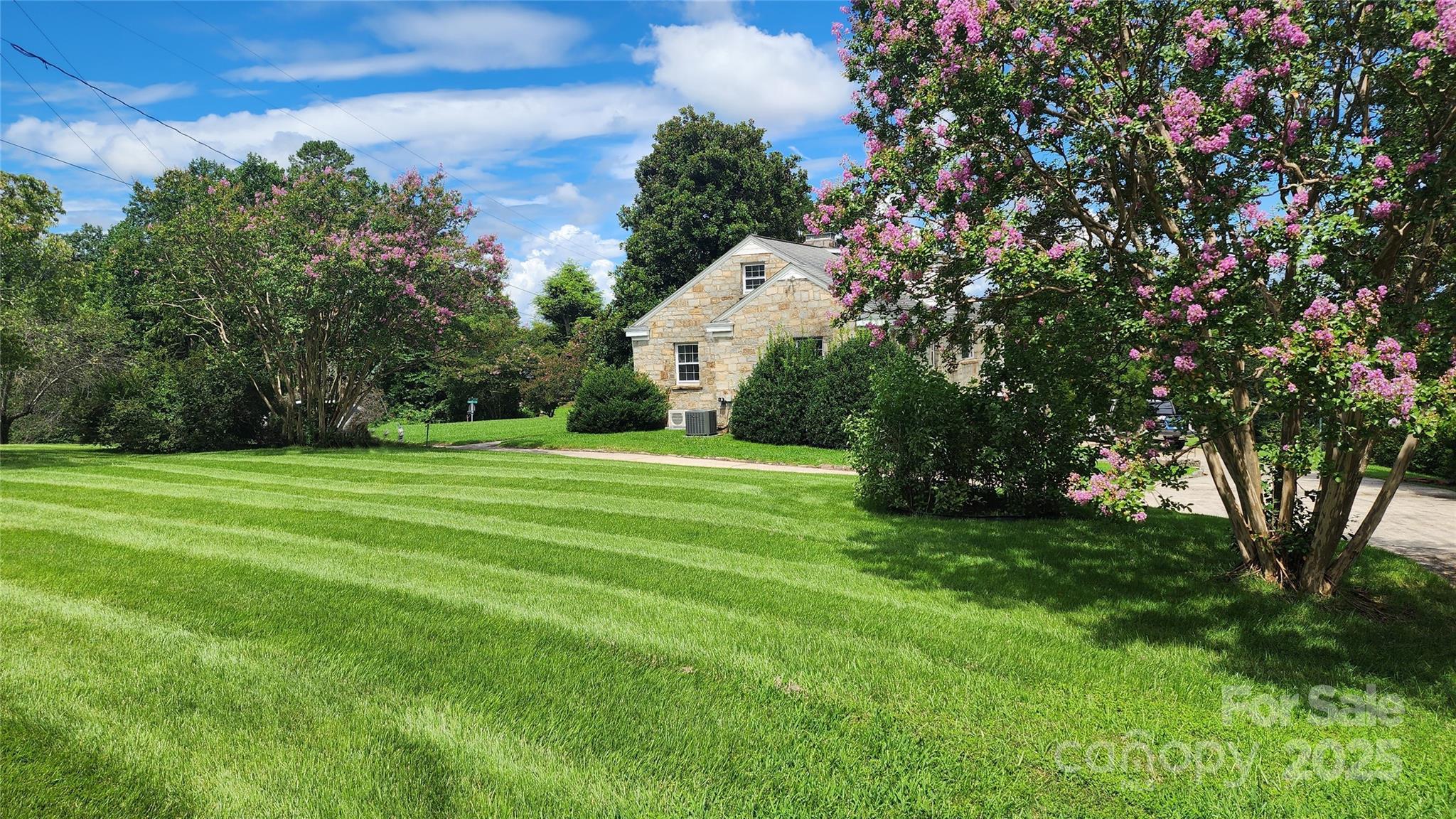 112 Bleynat Street NE