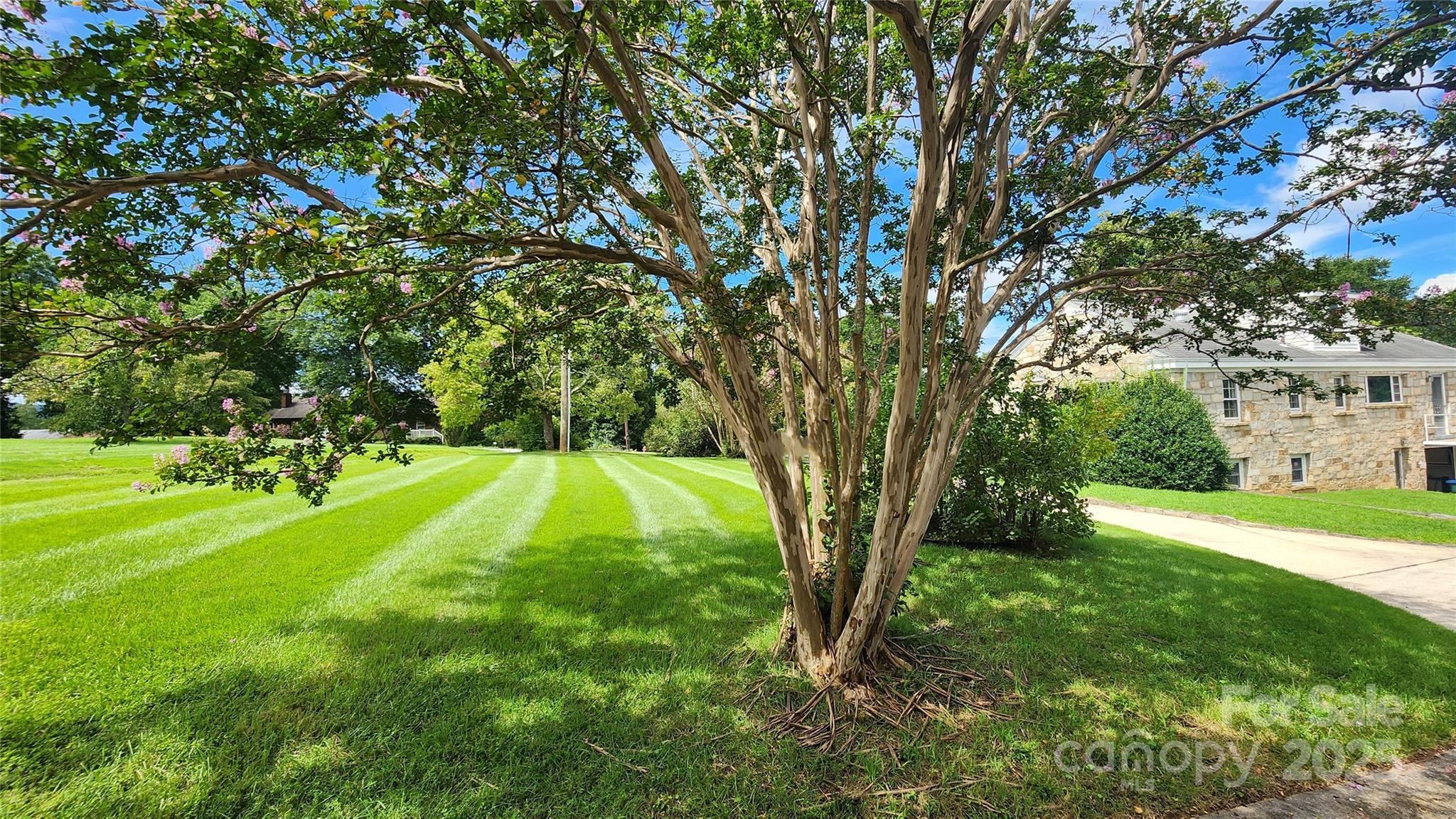 112 Bleynat Street NE