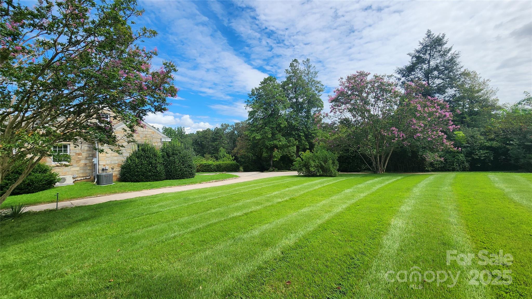 112 Bleynat Street NE