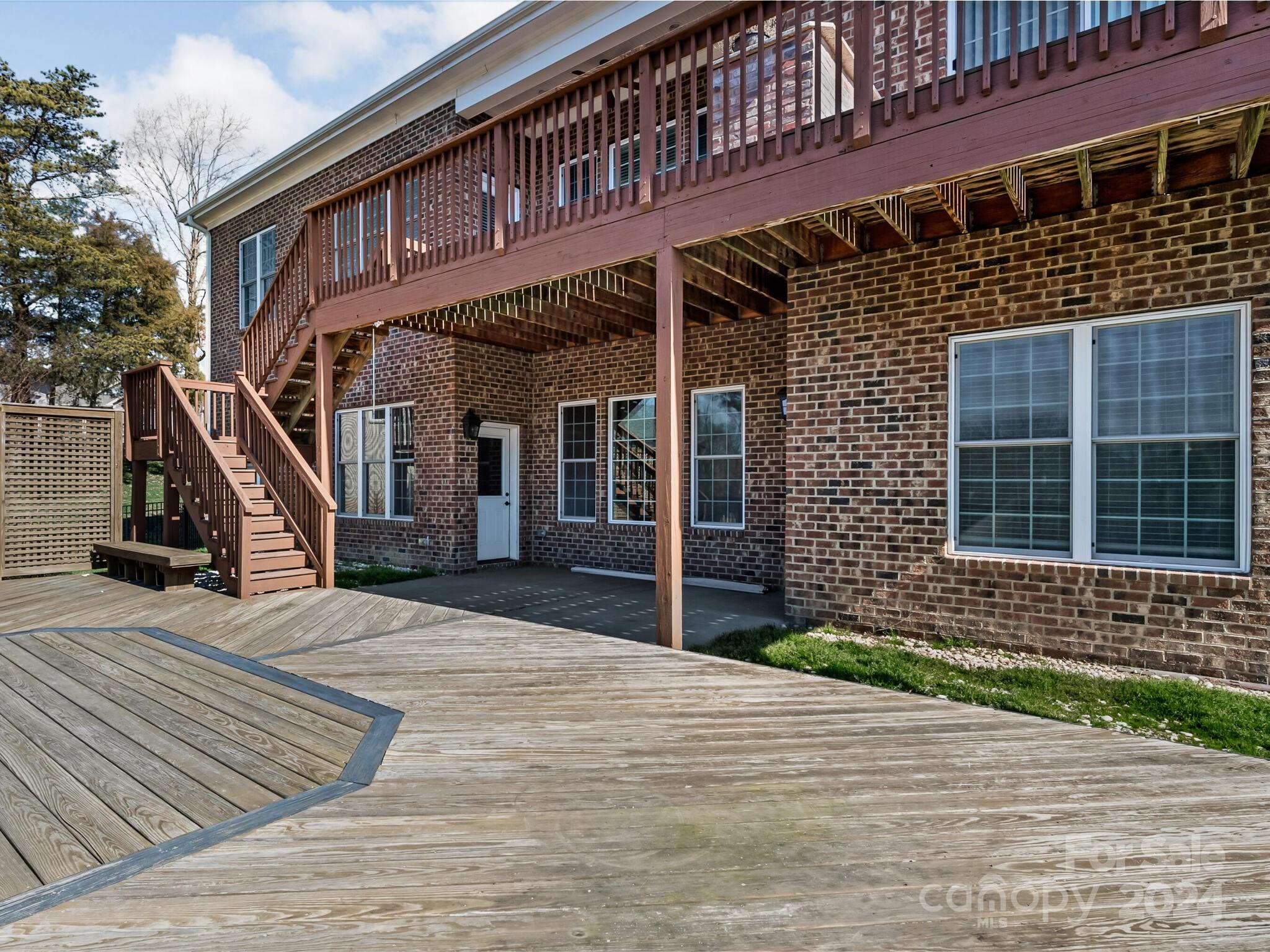 River Lake - Residential