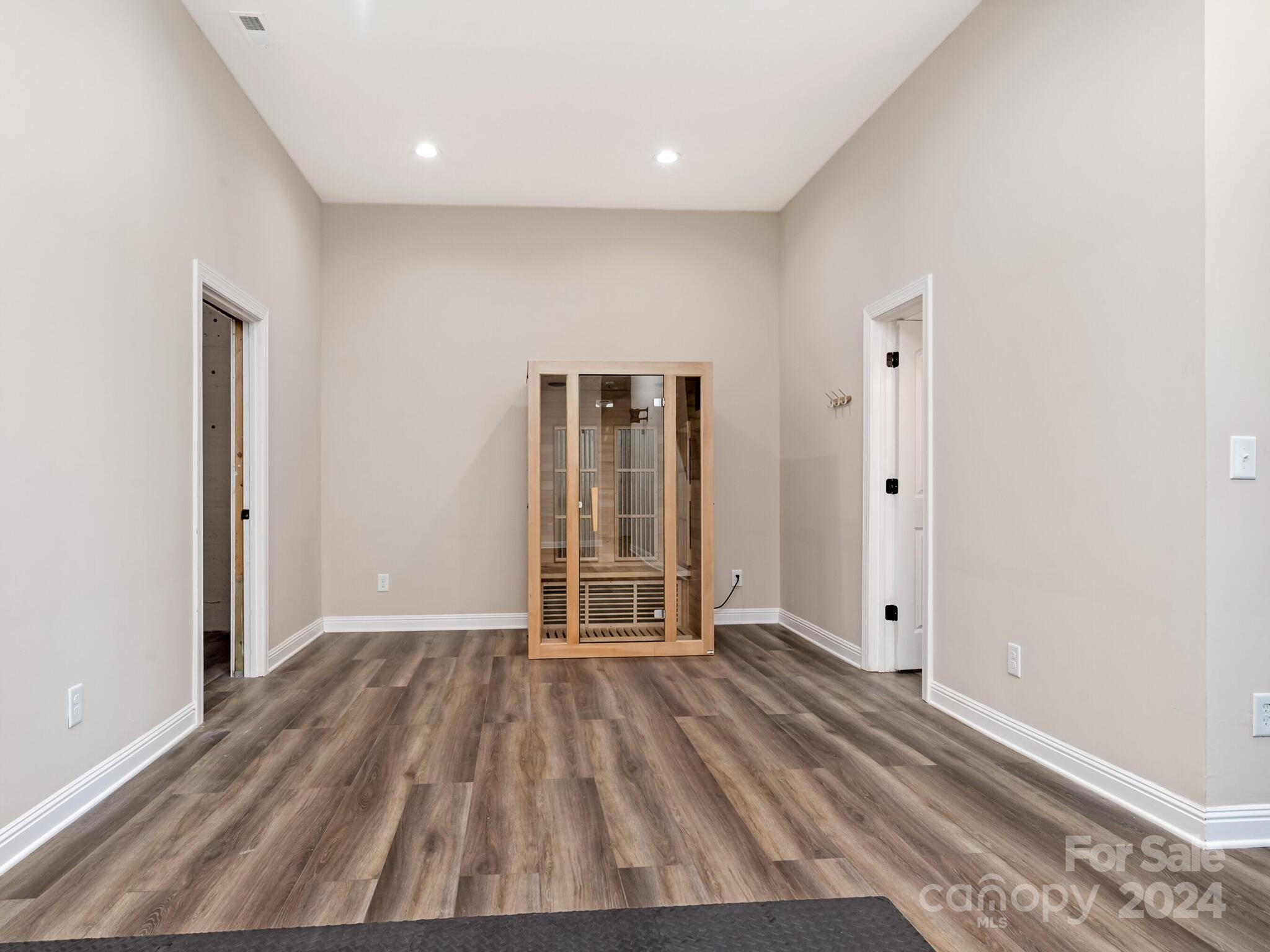 River Lake - Residential