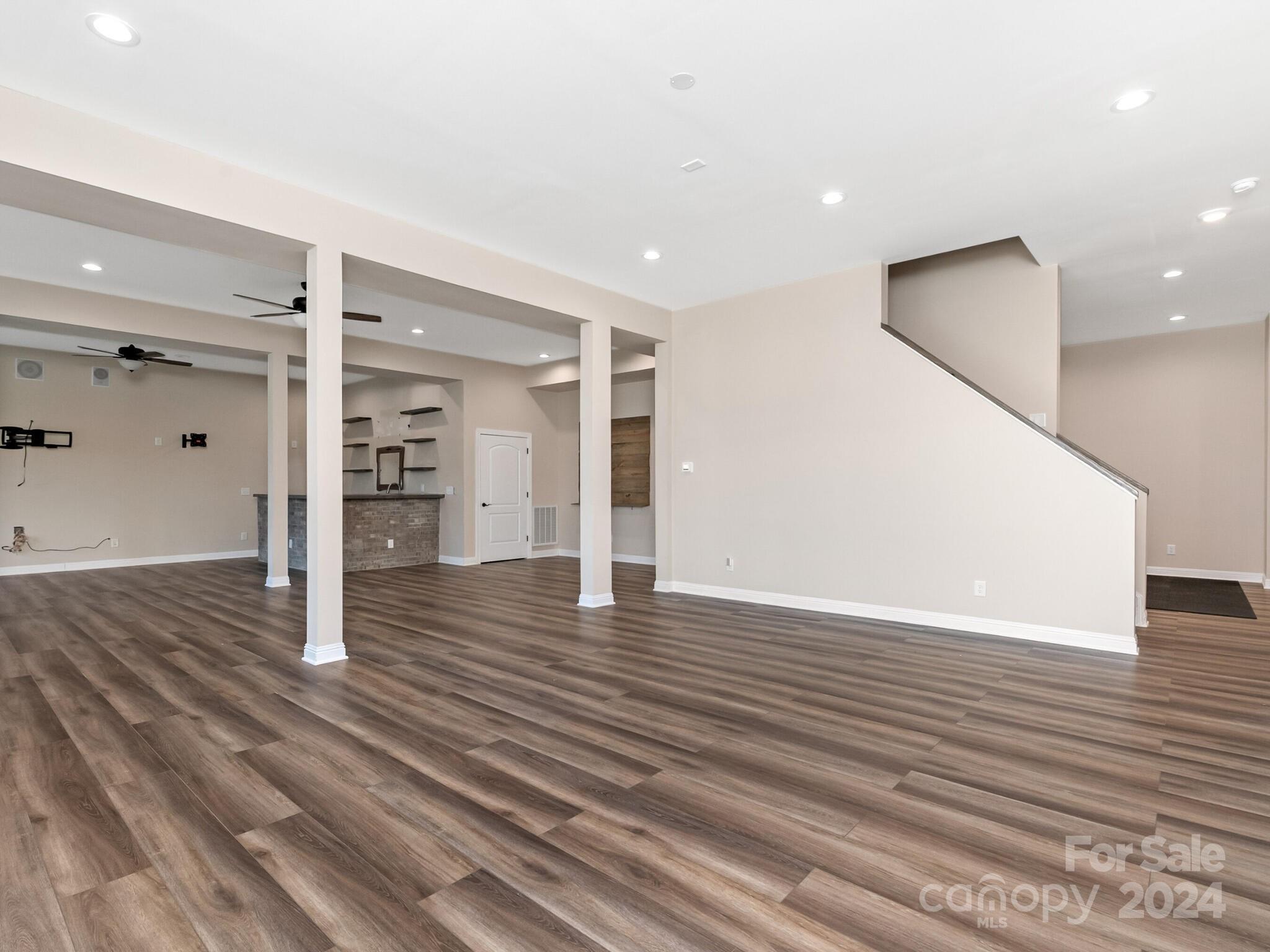 River Lake - Residential