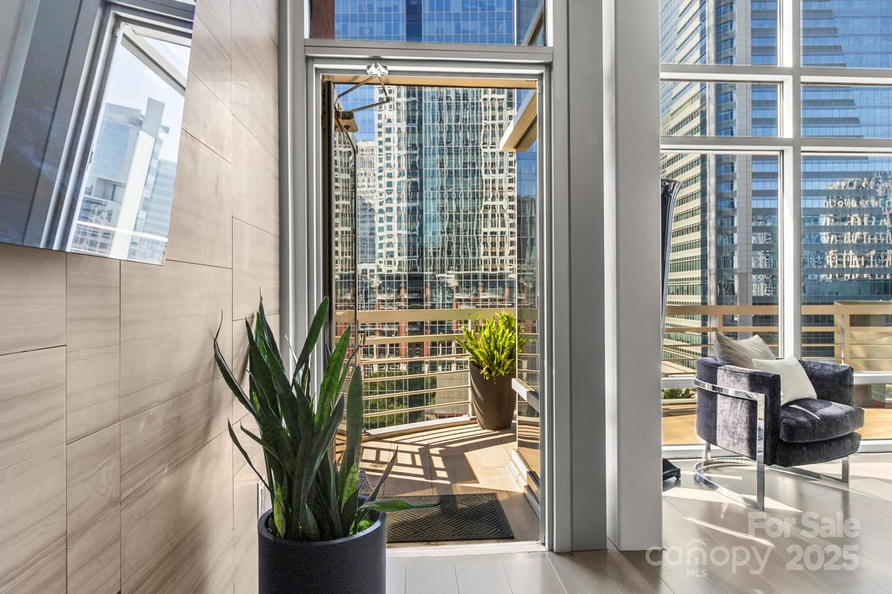 435 S Tryon Street 901