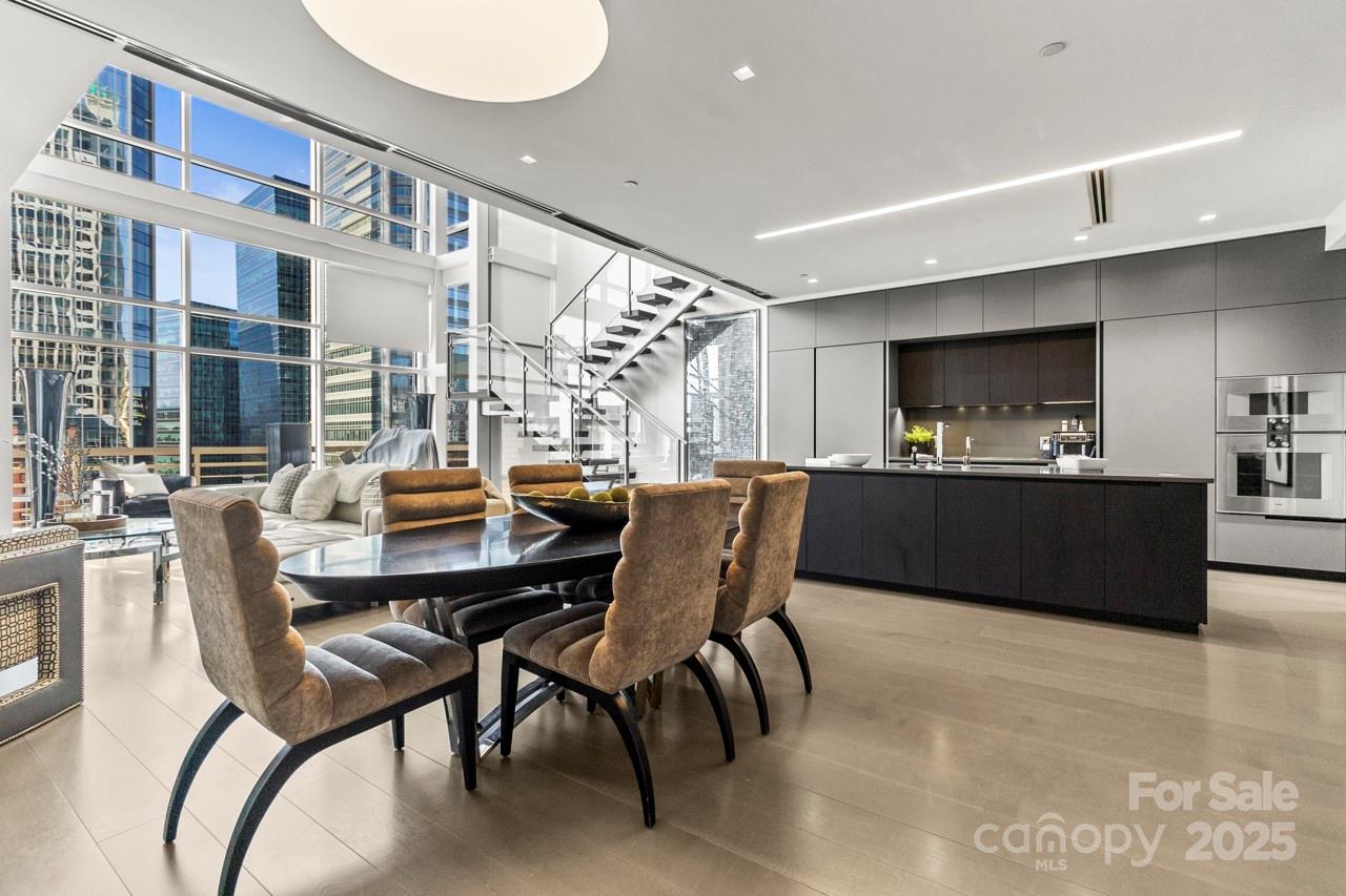 435 S Tryon Street 901
