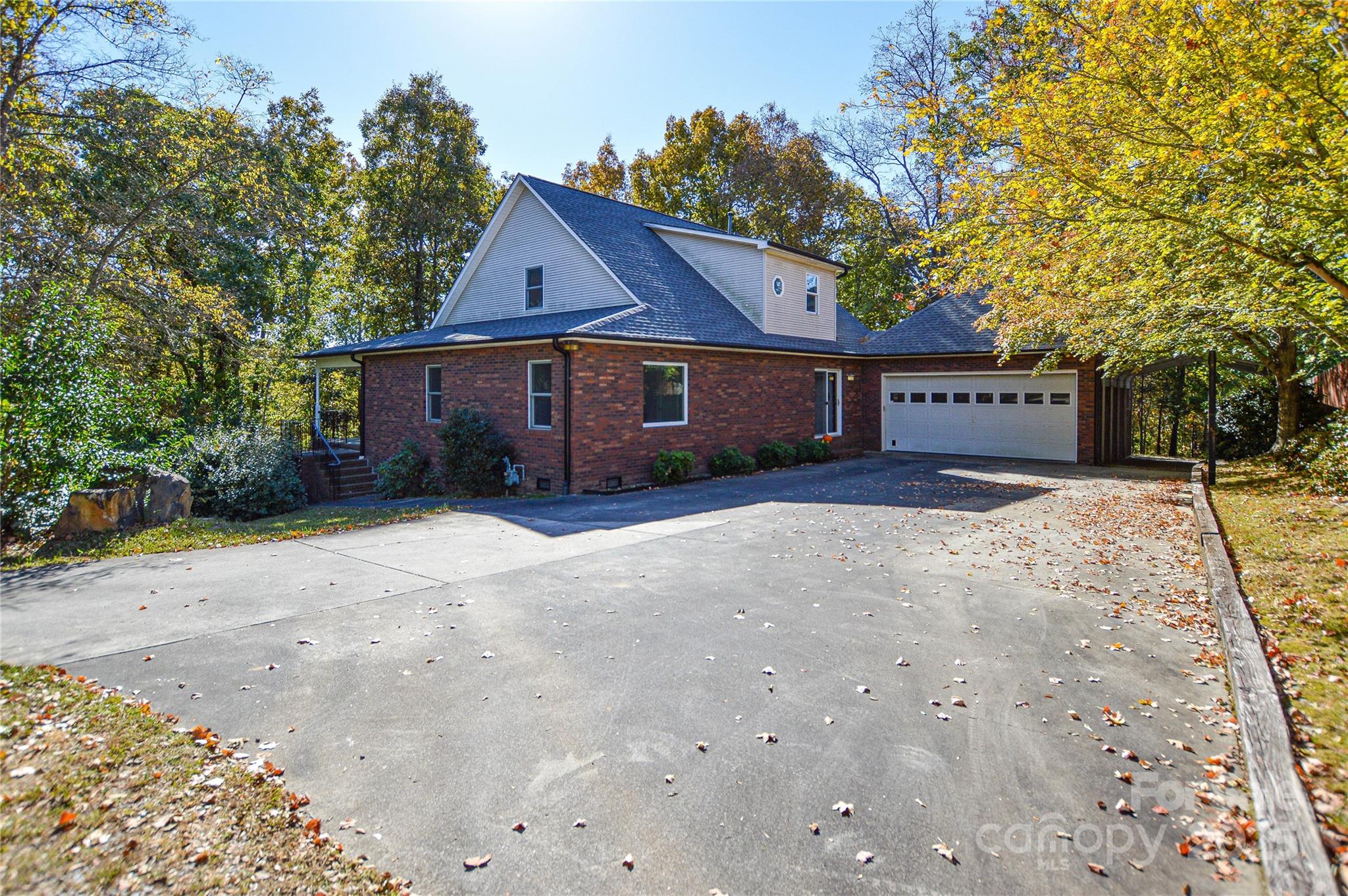 785 Rothmoor Drive NE