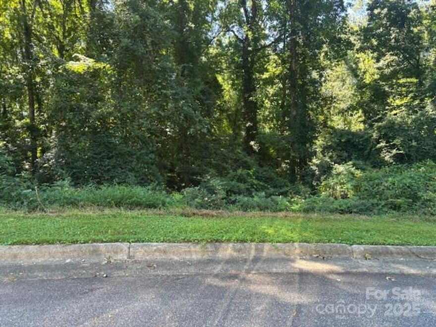 Desirable Forest Park Subdivision! Rare opportunity to own a spacious 1.02 acre homesite in an established neighborhood. Conveniently located near Downtown Hickory and within a top-rated school district. City water and sewer available at the street - Ready for your dream home!