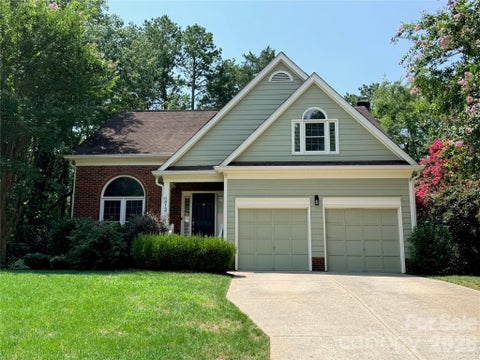 Photo of 6813 Wolf Run Drive, Charlotte, NC 28277 (MLS # 4414287)