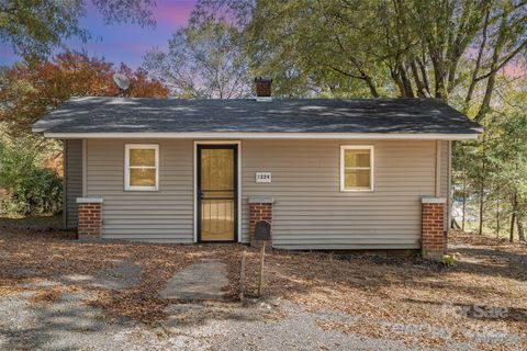 Photo of 1224 Hollywood Terrace, Albemarle, NC 28001 (MLS # 4314277)