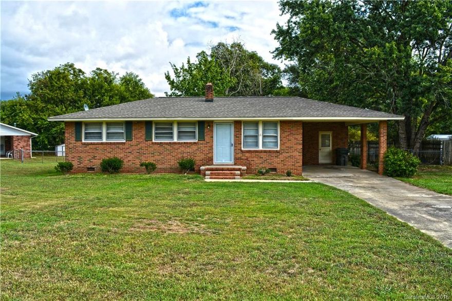 Great location! Newly remodeled bathroom. Spotless new carpet. Freshly painted interior. Ceiling fans in each room. Fenced yard.