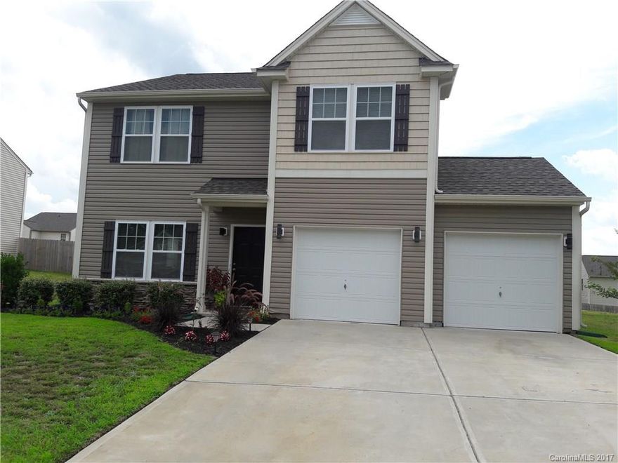 Enjoy the open floor plan and spacious kitchen. Beautiful 2 story home with nicest lot in Clover Meadows. 3 bedrooms, 2 1/2 baths, stainless steel applicances, granite countertops. Award winning Clover School District!