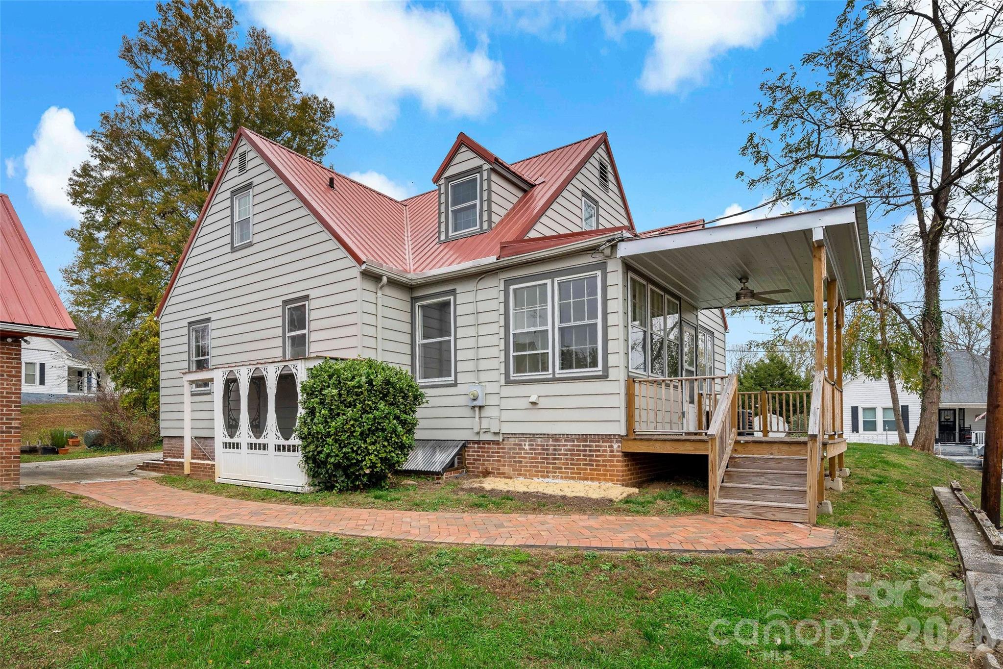 141 N Madison Street