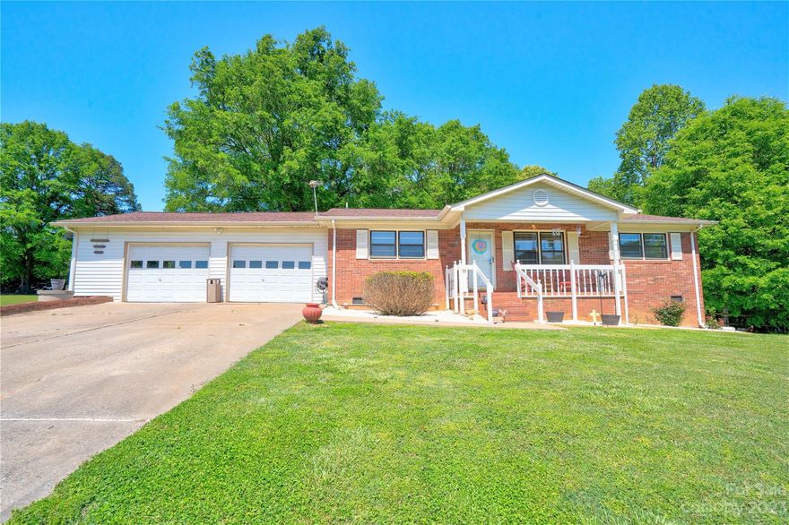 Well maintained 3 bedroom 2 bath brick & vinyl ranch home on approx 1.09 acre lot in White Rock s/d in lower Cleveland County. Home has a covered rocking chair front porch, rear deck, side deck/porch & oversized double garage. Enjoy the summer in the nice above-ground pool with deck. There is a raised garden bed to the left side of the home & a storage building (approx 12' x 16') in the back yard. Home is built with an open floor/split bedroom plan. Living Room has a brick fireplace. Dining Room has French doors to the rear deck. Kitchen has oak cabinets. Primary suite has a large walk-in closet. This home is a MUST SEE!
NOTE: Multiple offers received. Submit highest & best offers by 8:00 a.m. Friday, 4/21/23.