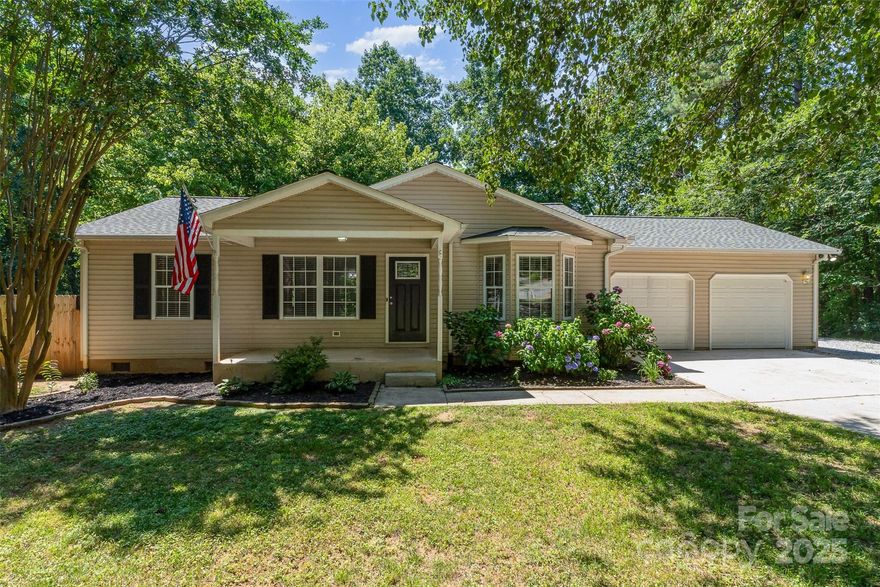 Cute & private 3 bedroom 2 bath home in a cul-de-sac. Nice creek in the backyard that runs into Lake Norman. Cows as your neighbors over the creek. Minutes away from Stumpy Creek Boat Ramp, and then you are in Lake Norman. This home would be great for a family or an AIRBNB. Don't miss out on this opportunity to own a home in Mooresville near Lake Norman. NO HOA.