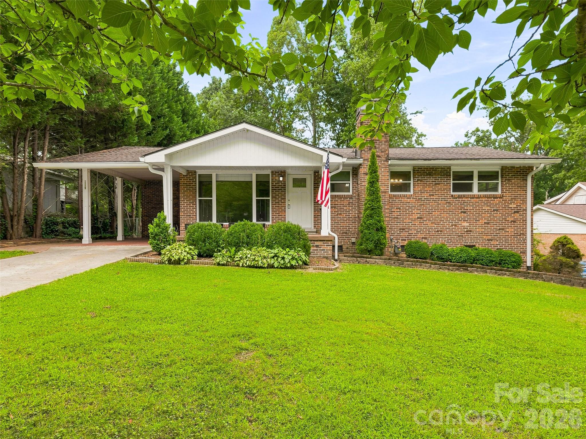 320 Kendale Court, East Flat Rock, NC, 28726