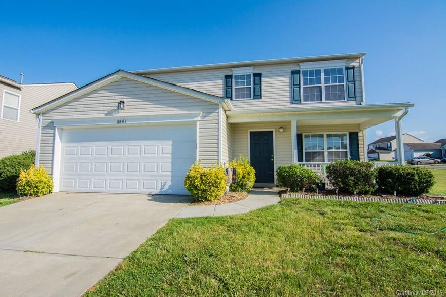 Open floorplan with a bedroom and full bath on the main floor! Enjoy flexible space and functionality in a location convenient to shopping, dining, I-485, and I-77. Tile in the kitchen and baths, spacious master retreat, enormous loft, and a wrap around porch. Come get your dream home!