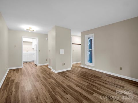 520 Courtwood Lane 4 Hendersonville NC 28739